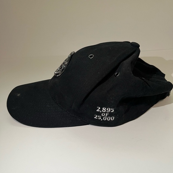 Hooters 1983-2003 20th Anniversary Metal Emblem Black Baseball Cap Strapback Hat - Picture 5 of 5